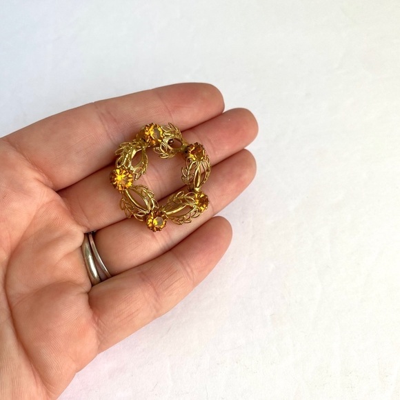 Vintage Wreath Brooch Faux Citrine Rhinestone Gold - Picture 6 of 7